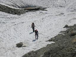 Sur le replat du glacier avant la montée au refuge