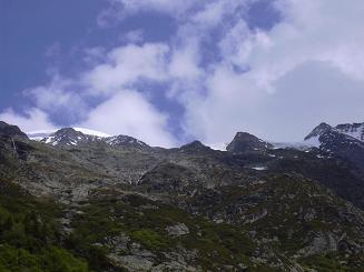Vue sur les Dômes depuis le lac d'Armancette