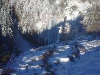 Vue sur la cascade