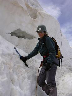 Flo soulagée après avoir descendue la pente de glace