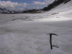 Le lac d'Enclave encore gelé